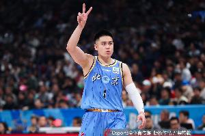 媒体人:陈盈骏赴美特训 他想利用这段时间再次提升后卫专项技能