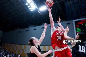 解说:U17姑娘们真的打得很不错 很多球员未来具备国家队的潜质