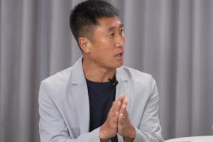 马宁:阿联酋联赛规定,只要有队员过来跟裁判鼓掌,红牌罚下