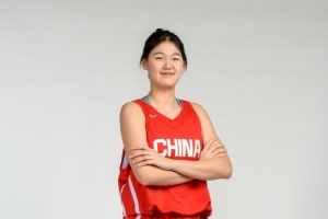 上场受伤还是有影响!孙晗昀手感不佳18投仅2中 拿到10分7板4助