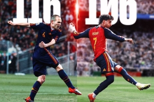 加时制胜!FIFA官推晒伊涅斯塔与费兰制胜球对比照:荣膺传承!