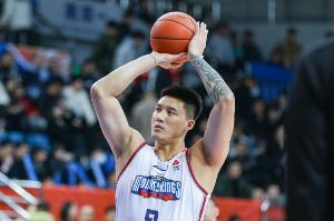 媒体人:曾繁日以多年C类合同加盟江苏肯帝亚男篮