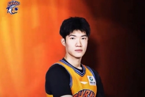 未来可期!祝上海男篮球员偰李永炜22岁生日快乐
