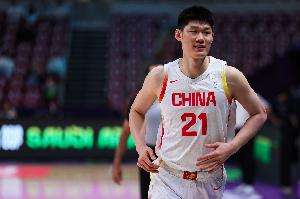 根本不需要我出手?胡金秋半场0投篮 首发10分钟拿3板1助1帽