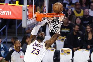 媒体人:詹姆斯去哪霸占了头条 成当下NBA唯一值得报道的重磅新闻