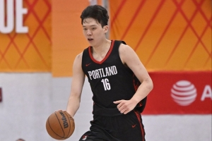 杨瀚森洛杉矶特训日程安排:7点前往球馆 8点开始训练&11点结束