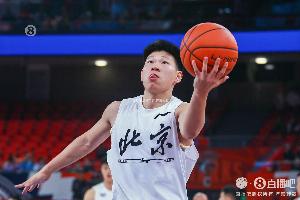 今年3月已前往澳大利亚联赛打球 记者:孙亚辉将与北京队续约2年