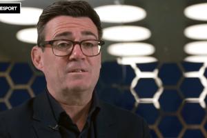 英国首相:因凡蒂诺没让FIFA走上正确道路,他把足球当成赚钱工具