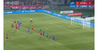 铁人2-0领先申花!马纳法放倒安以恩送点,邦本宜裕点射破门