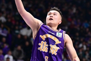 贾磊:上赛季张庆鹏出任北控主帅后 张帆被球队冷藏&不允许他跟队
