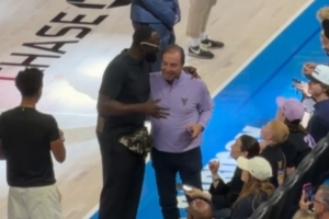 感谢老板送来的续约大火箭!追梦观战WNBA 与拉科布勾肩搭背