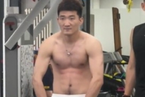 尽显肌肉线条!孙铭徽晒个人训练视频:一百个计划继续