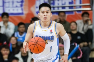 媒体人:TPBL联赛球队给陈盈骏开出了联赛历史最大合同 邀其加盟