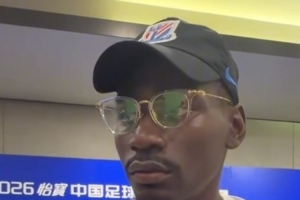 阿苏埃:前几天身体有些不适但可以坚持,新教练组讲究整体性