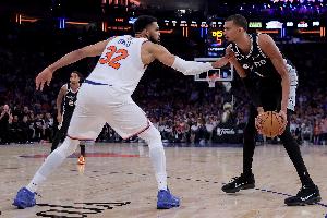 乔·约翰逊:文班亚马只需打好下盘基础 未来五到七年必拿几个MVP