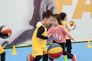 中国篮协:近年来 中国小篮球累计参赛人次突破120万
