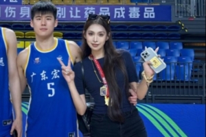 陈家政女友晒甜蜜合照:向下扎根 向上生长 向阳而生❤️