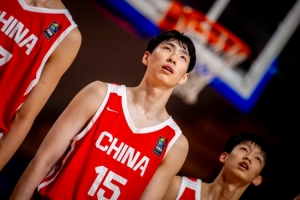 篮板35-57!中国U18男篮前场板6-26 对手两人分别抢7个&8个前场板