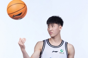江苏注册17名球员:曹芷豪签下两年新秀合同 曾繁日签两年C类合同