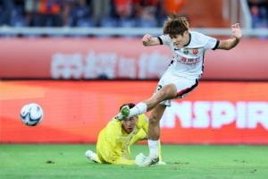 上海海港客场3-0战胜山东泰山,晋级足协杯四强