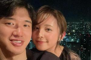 渡边雄太妻子带娃观战世预赛晒照:第一次看篮球比赛