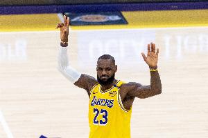 阿里扎:老詹有权随心所欲地换队让有些人不爽 但这是他应得的