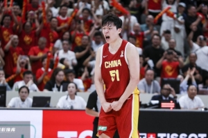 绝杀后的感受?杨瀚森:没啥感受 就是发现小黑不笑嘻嘻的了