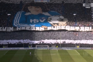 纪事报:汉堡球迷打出巨幅TIFO,致敬凯文·基冈