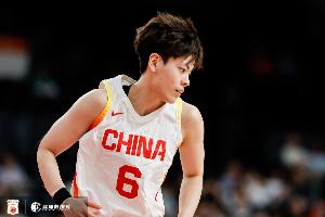 三分失准!杨舒予上半场7投1中&三分4中0得到4分2板1助