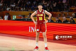 进攻端大腿!陈明伶半场8中6高效砍下12分3板 两队得分唯一上双
