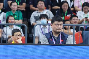 杨毅:篮协不可能全部推倒重来 中国足球都推到监狱了也没用