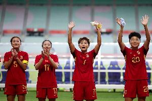 马德兴:中国女足踢得比想象中要好,逼抢、高压、封堵做得可以