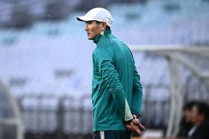 国足0-3!媒体人:国足和男篮有点像,把郭士强和邵佳一架火上烤