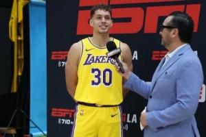 湖人自媒体:马农防守存在感远超数据 若练出进攻就能留在NBA