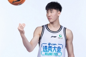 媒体人:江苏安排曹芷豪和庞峥麟同住一房 盼他能快速适应CBA节奏