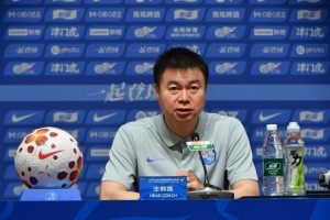 有没有某一时刻想哭?于根伟:没有,我的泪点没那么低