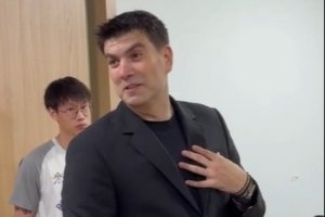 全力以赴!哈里斯·马科普洛斯:我们的专注力惊人 要保持防守